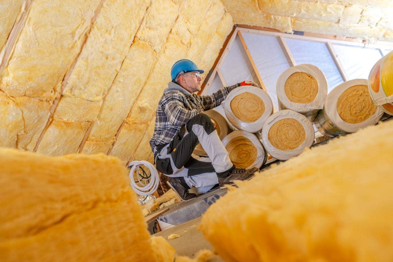 Tabela kosztów metra kwadratowego wełny mineralnej i styropianu różnych grubości