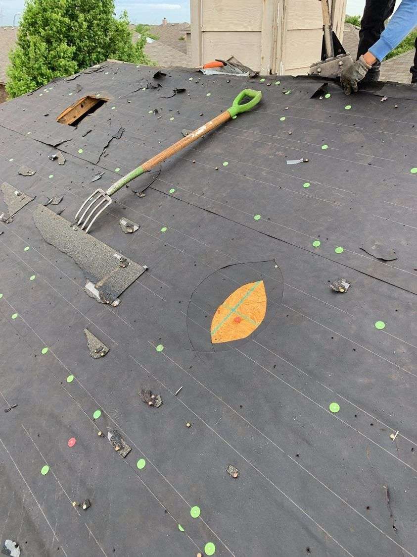 taśma klejąca mocująca foliową membranę do desek dachowych